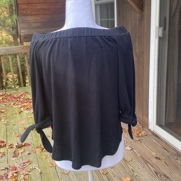 Abercrombie & Fitch black top - Picture 2 of 5